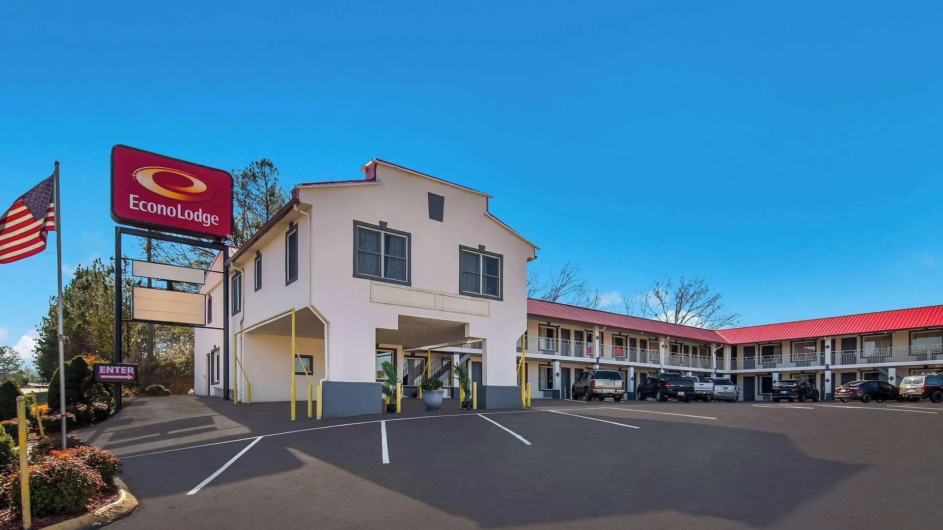 Staying Near Gordon Calhoun Arts Council: 4 Hotels Compared